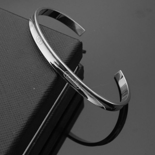 

Fashion titanium steel jewelry wholesale T - letter C - shaped open groove bracelet 18K gold foreign trade money men and women bracelet.
