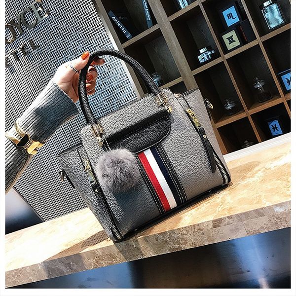 

2018 china famous brands printing women leather trapeze pom poms bags shoulder tote bag wanyiiwanggong /10