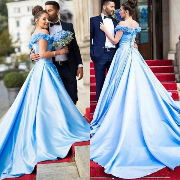 Atemberaubende arabische Abendkleider, formelle Abendkleider mit Blumenmuster, schulterfreier Ausschnitt, Schnürung hinten, hellhimmelblaues Satin-Ballkleid, Ballkleider 2018