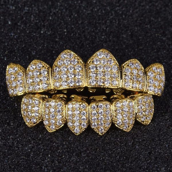 Design di lusso Diamond Denti Grillz Gold Vampire Fangs CZ Grillz per uomo Donna Top Bottom Grillz con barra di stampaggio