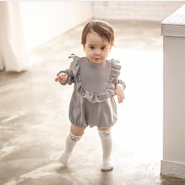 Romântico bonito Do Bebê Da Menina Solta de Algodão Cinza Manga Comprida Ruffles Macacão Roupa Do Bebê Recém-nascido Macacão Bebê Onesies Traje Infantil Roupa Dos Miúdos