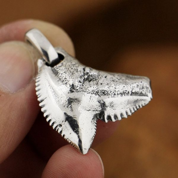 

linsion 925 sterling silver shark teeth pendant mens biker style ta85 jp