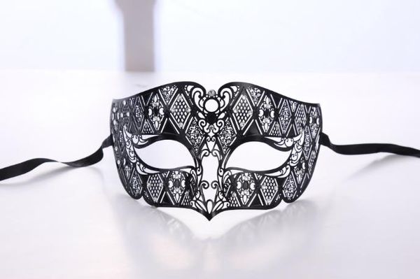 Maschera da uomo in metallo da uomo Fumatori da uomo Maschera da travestimento in filigrana veneziana nera Ballo in maschera Oggetti di scena per spettacoli di Natale di Halloween