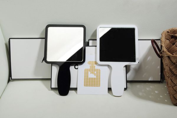 

Новая мода с классическим логотипом акриловая ручка для макияжа зеркало / 2018 высо