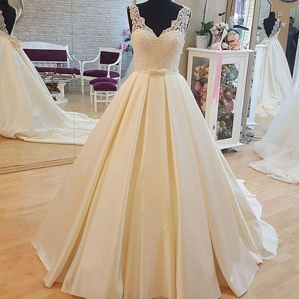 Vestidos De Casamento A Linha V Neck Lace Top De Cetim Saia Backless Vestidos De Noiva com Arco Sash e Tribunal Trem