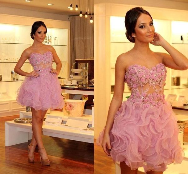 

Graceful Pink Short Cocktail Dresses Hand-made Flowers Appliques Sweetheart Party Dress Ruffles Organza Mini Homecoming Prom Dress