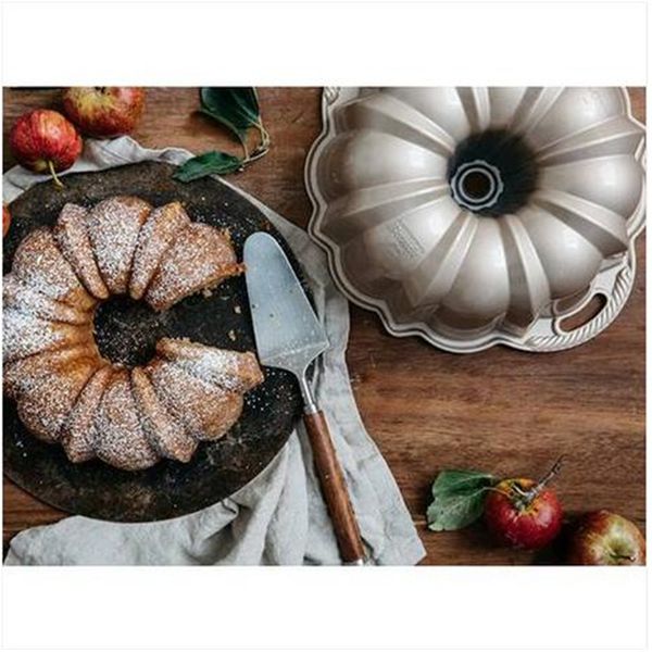 

exclusive bundt pans and bundt bag professional weight cast aluminum bakeware with non-stick surface kitchen bar table baking utensils