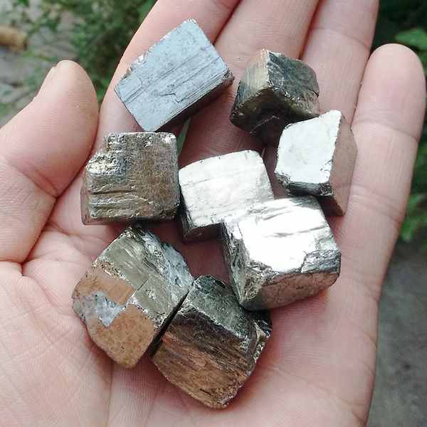 Ganze 100g natürliche Eisenpyrit -Rohsteine Mineralien und Steine stürzten raues Edelsteinproben Heilung 4110428