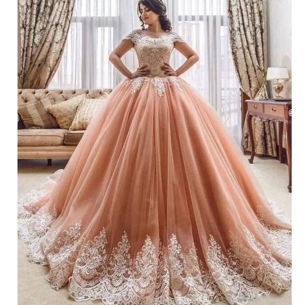 Glamorous Arabistan Prenses Quinceanera Elbise Kapalı Omuz Dantel Aplike Kısa Kollu Akşam elbise Custom Made Kabarık Tül Balo Parti Elbise