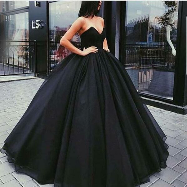 Einfache elegante schwarze A-Linie Satin-Abendkleider 2020 Schatz-Ballkleid Lange Ballkleider Günstige formelle Festzugskleider