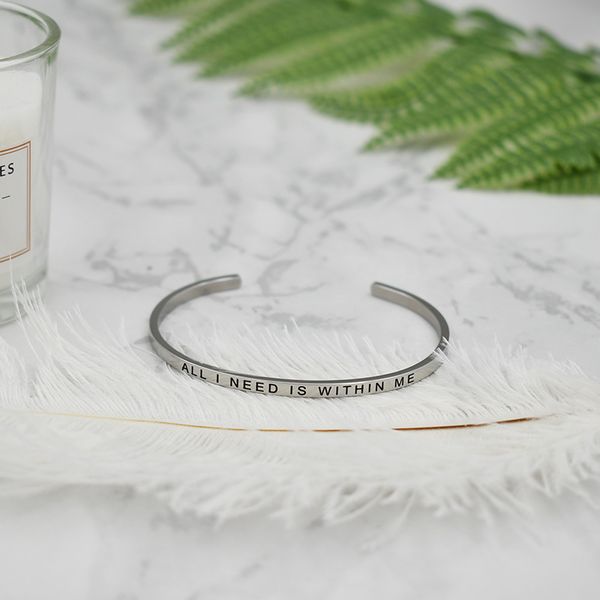 

горячее серебро из нержавеющей стали выгравированы "все, что мне нужно, это внутри меня" положительный вдохновляющий ручной штамп манжеты бр, Black