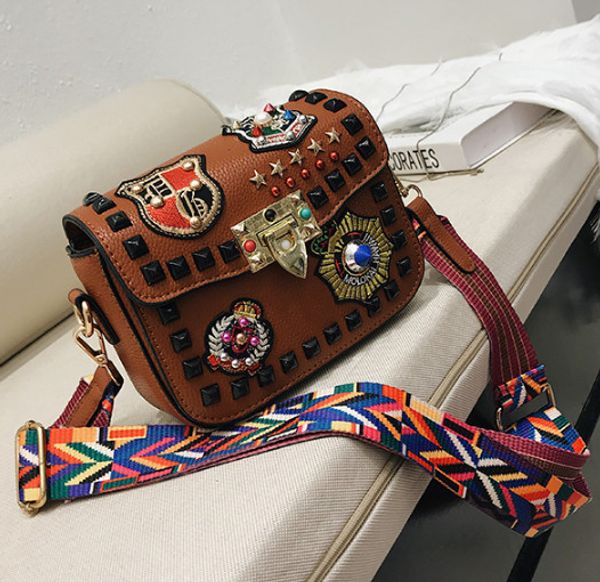 

in the summer, the new fashionable korean rivet badge is fashionable, with broadband single shoulder bevel small square bag