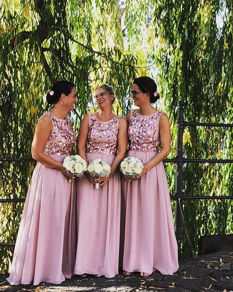

2019 custom made dusty pink bridesmaid dresses scoop neck with handmade flowers boho chiffon floor length maid of honor gown bm0240, White;pink