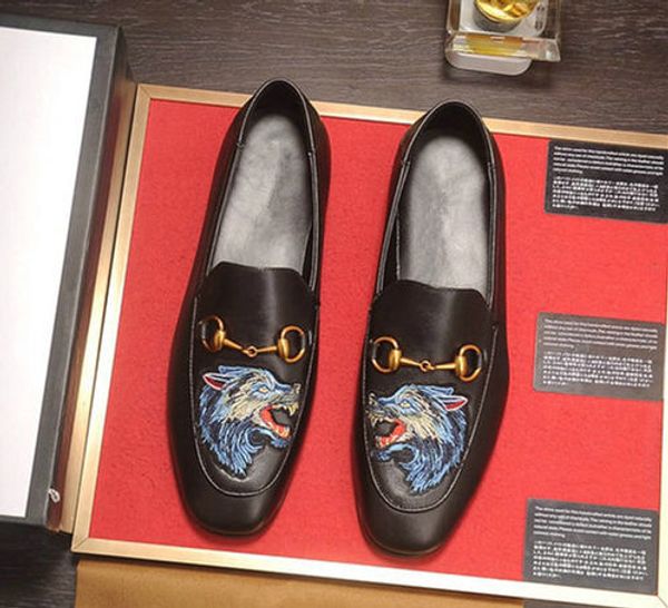 

Новые Марка Мужчины Туфли мягкие Натуральная Кожа модельер Повседневная Обувь Вышивка свет дышащая обувь бездельник Новые прибытия прямая поставка