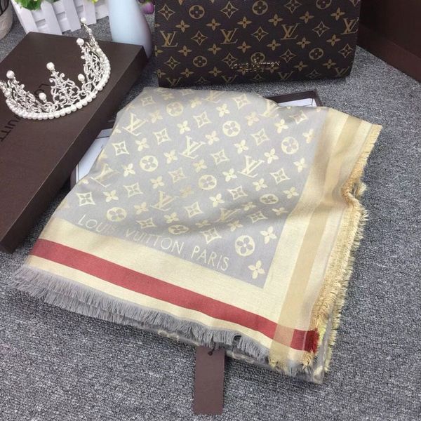 

Cachecóis hattrick888