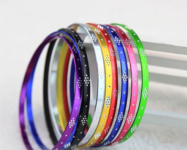 50 pcs atacado joias lotes dança desenhos esculpidos pulseira pulseira de alumínio bracelets mulheres charme presente