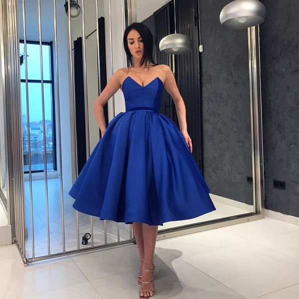 Şık Kraliyet Mavi Gelinlik Modelleri Seksi V Yaka Kolsuz Balo Kısa Parti Elbiseler 2018 Ucuz Custom Made Saten Çay Boyu Balo Elbise