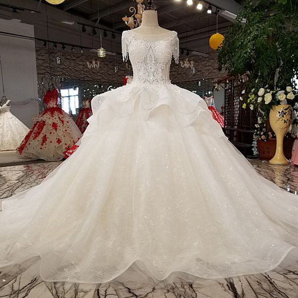 

2019 элегантный чешский свадебные платья кисточкой с коротким рукавом кружева обратно каскадные оборки overskirts 3d pattern аппликация блес, White