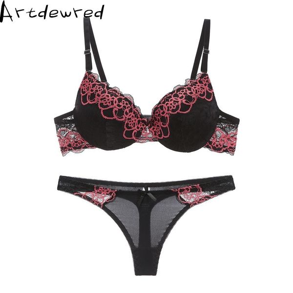 Hot 2018 Sexy Reggiseno ricamato Biancheria intima ABC Cup Nuove donne di buona qualità Set reggiseno push up in pizzo perizoma Y18101502