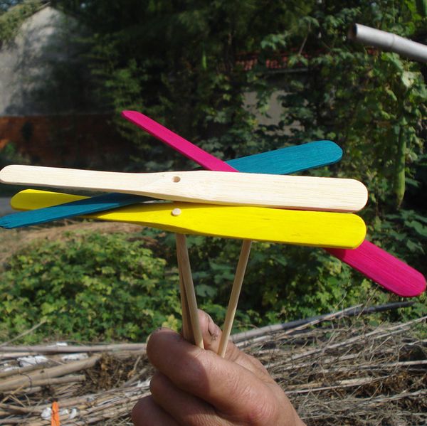 Бесплатная доставка Бамбуковая стрекоза Сделано из бамбука по-настоящему Традиционная Бамбуковая стрекоза Летите высоко и летите далеко детские деревянные игрушки