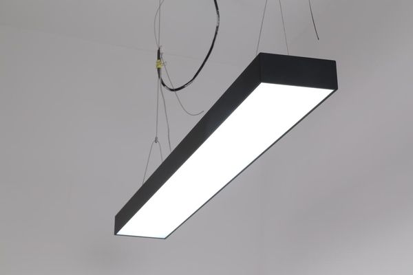 Spedizione gratuita 0.6m 0.9m 1.2m 1.5m Profilo in alluminio nero per barra luminosa a LED, striscia lineare a LED, illuminazione per ufficio sospesa