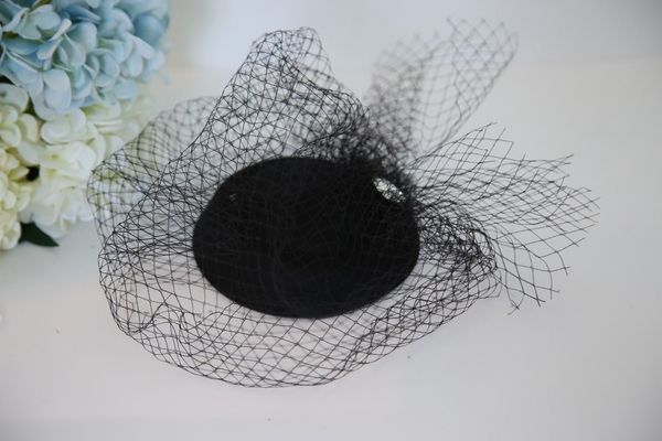 Sinamay Nero Retro Tulle Chiesa Festa di nozze Sposa Kentucky Cappello Velo Derby Fascinators Donne Prom Sera Cappello formale Cap237F