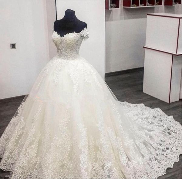 

2018 new lace white ivory ball gown wedding dresses with appliques backless plus size bridal gowns vestido de novia q94