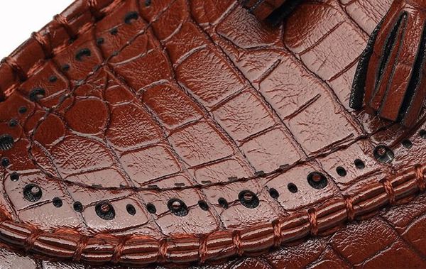

2021 crocodile shoes 560 grain red stylist black designer mens loafers shoes mens tassel black luxury loafers trend kocas