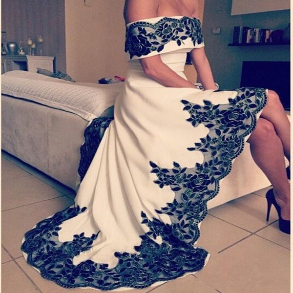 

Robe de soiree 2018 Dubai Arbaic High Low Prom Dresses Sexy Off the Shoulder White and Black Lace Appliques Party Evening Gowns