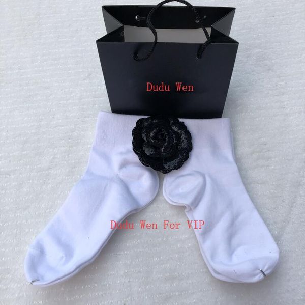 

2pair / lot роскошный стиль носки с логотипом хлопок теплый подарок партии рождественский подарок для классических женщин