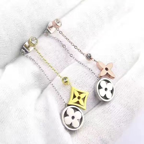 

Titanium steel jewelry single drill hanging hollow four-leaf flower earrings ladies color four-leaf flower earrings 18K gold earrings