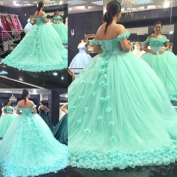 Платья мяч quinceanera платье от плеча 3d розовая ручная ручная ручная монета зеленое кружевное поезд