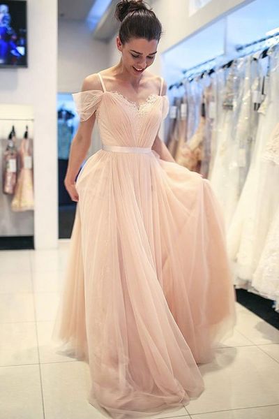 Abiti da ballo economici eleganti con spalle scoperte nude Tulle 2022 Applique in pizzo con scollo a V lungo increspato Abiti da cerimonia per spettacolo da sera Taglie forti