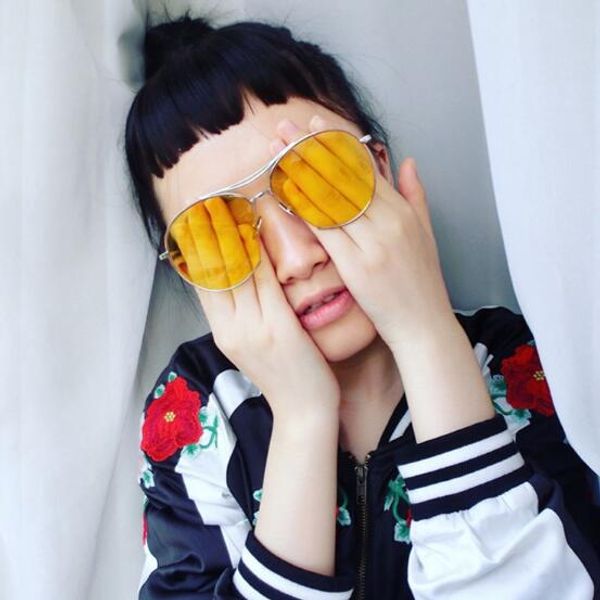 

sunglasses for man and women the same jelly shades as the bright yellow and round-framed web celebrity, White;black