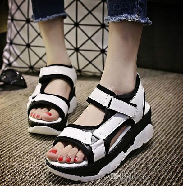 Brandneue Mode-Damenschuhe im europäischen Stil, flache Sandalen, Freizeitschuhe, farblich passende Plateauschuhe, Flip-Flops A002S