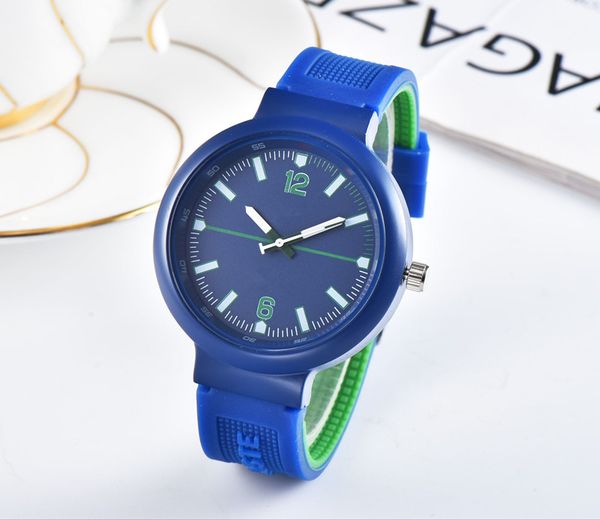 

2019 досуг моды Новые спортивные часы мужчин вскользь кварца watch7