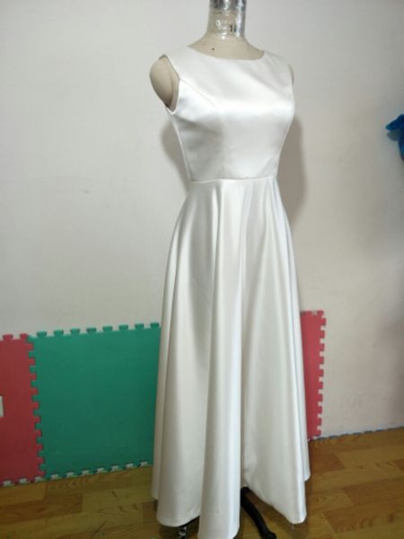 

elegant sleeveless round neck a-line long satin bridesmaid dresses white floor length zipper prom gowns for wedding party, Red;white