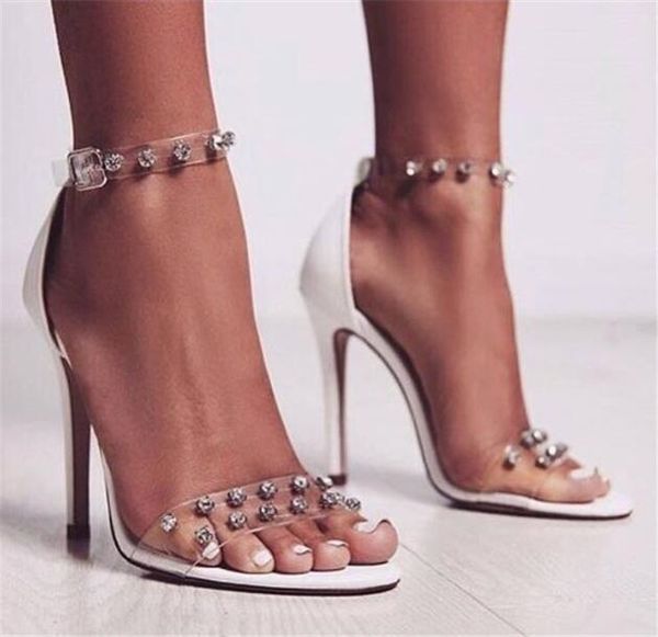 Nuove donne della moda in pelle bianca in pelle in PVC Rhinestone sottili cinghie alla caviglia trasparenti sandali ad alto tallone cristallino scarpe da sposa