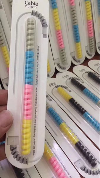 Proteggi cavo per cellulare 4 in 1 Mini carino cavo di linea dati di ricarica colorato Coperchio di protezione per avvolgitore in silicone a spirale per cavi Confezione al dettaglio