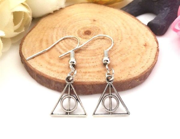 

новый горячий продажа 20 пара античное серебро маленькие дары смерти треугольник шарм подвески мотаться серьги женская мода ювелирные издели, Silver