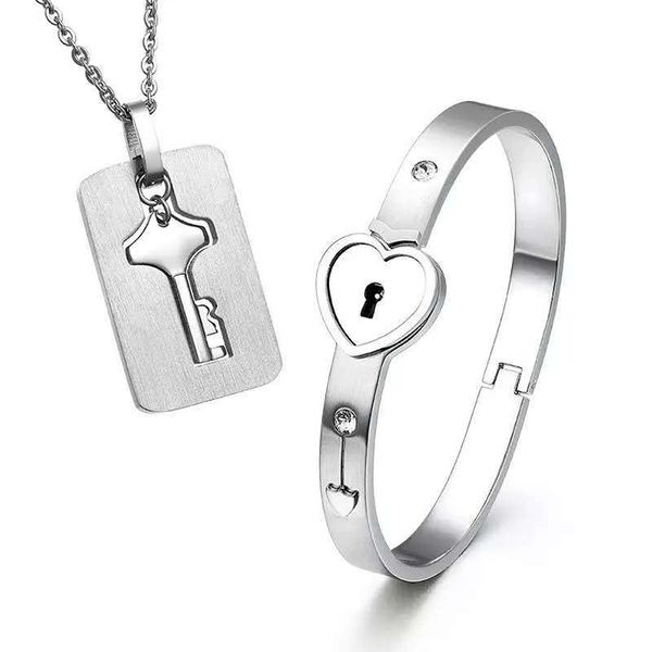 

Fashion Couples Jewelry 2pcs New Stainless Steel Silver Love Heart Lock Bangle Bracelet Matching Key Tag Pendant Necklace Couple Set