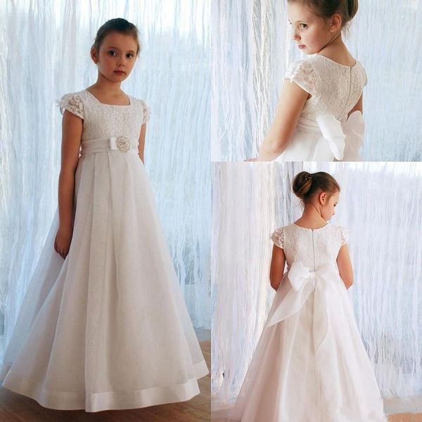 

Lovely White Lace Appliques Flower Girl Dresses Kids Evening Gowns For Wedding Short Sleeves Floor Long With Bow First Communion Dresses