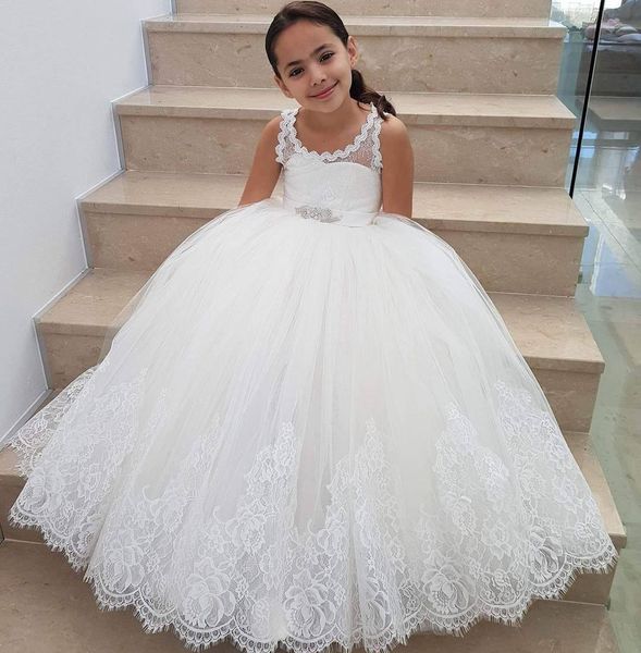 Elegante Ballkleid-Spitze-Blumenmädchenkleider für die Hochzeit, applizierte Festzug-Kleider für Kleinkinder mit Schärpe, bodenlanges Tüll-Kinderkommunionkleid