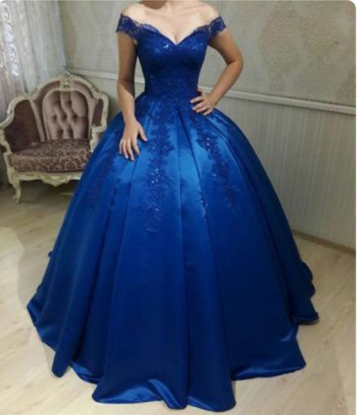 Fora do ombro azul royal vestidos de baile de cetim com rendas applique lantejoulas lace-up de volta varrer trem quinceanera vestidos