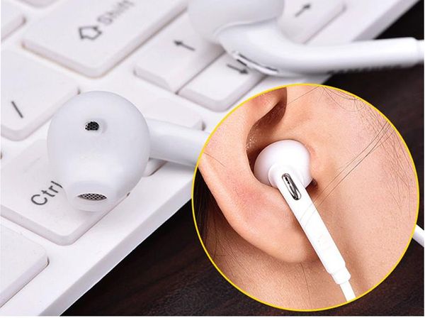 

earphones with remote control and microphone with acrylic box package