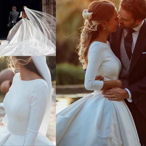 

White A Line Wedding Dresses With Long Sleeves Ruched Backless Bridal Dresses Plus Size 2019 Court Train Boho Wedding Gowns For Brides