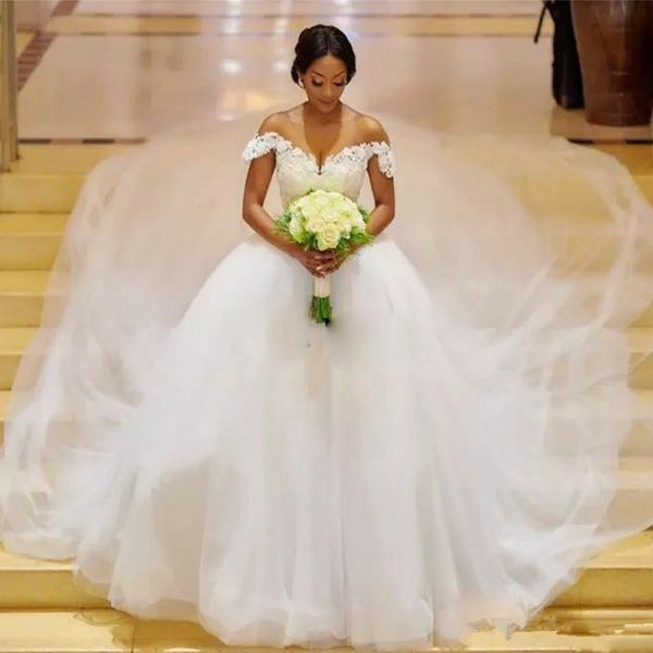 

Chapel train plu ize wedding dre e off the houlder tulle applique back lace up african wedding gown a line bridal dre 2019