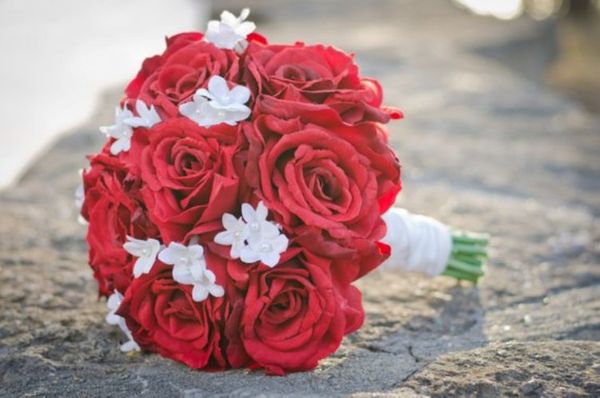

red rose wedding bouquet with a touch of stephanotis with pearl center with ivory bridesmaid rose bouquets,wedding accessory