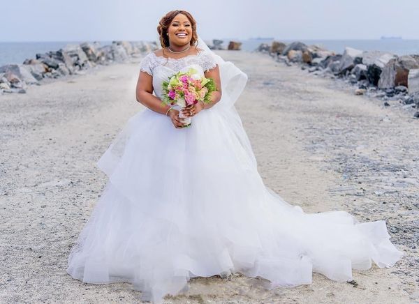 

plus size lace wedding dresses 2019 new custom court train matched pink sash short sleeve beach ball gown tulle ruffled bridal gowns w280, White