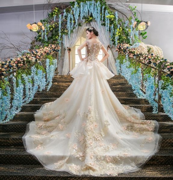 

2019 luxury lebanon wedding dresses short sleeve illusion neckline zipper cascading ruffles overskirts hand made 3d applique bridal gowns, White